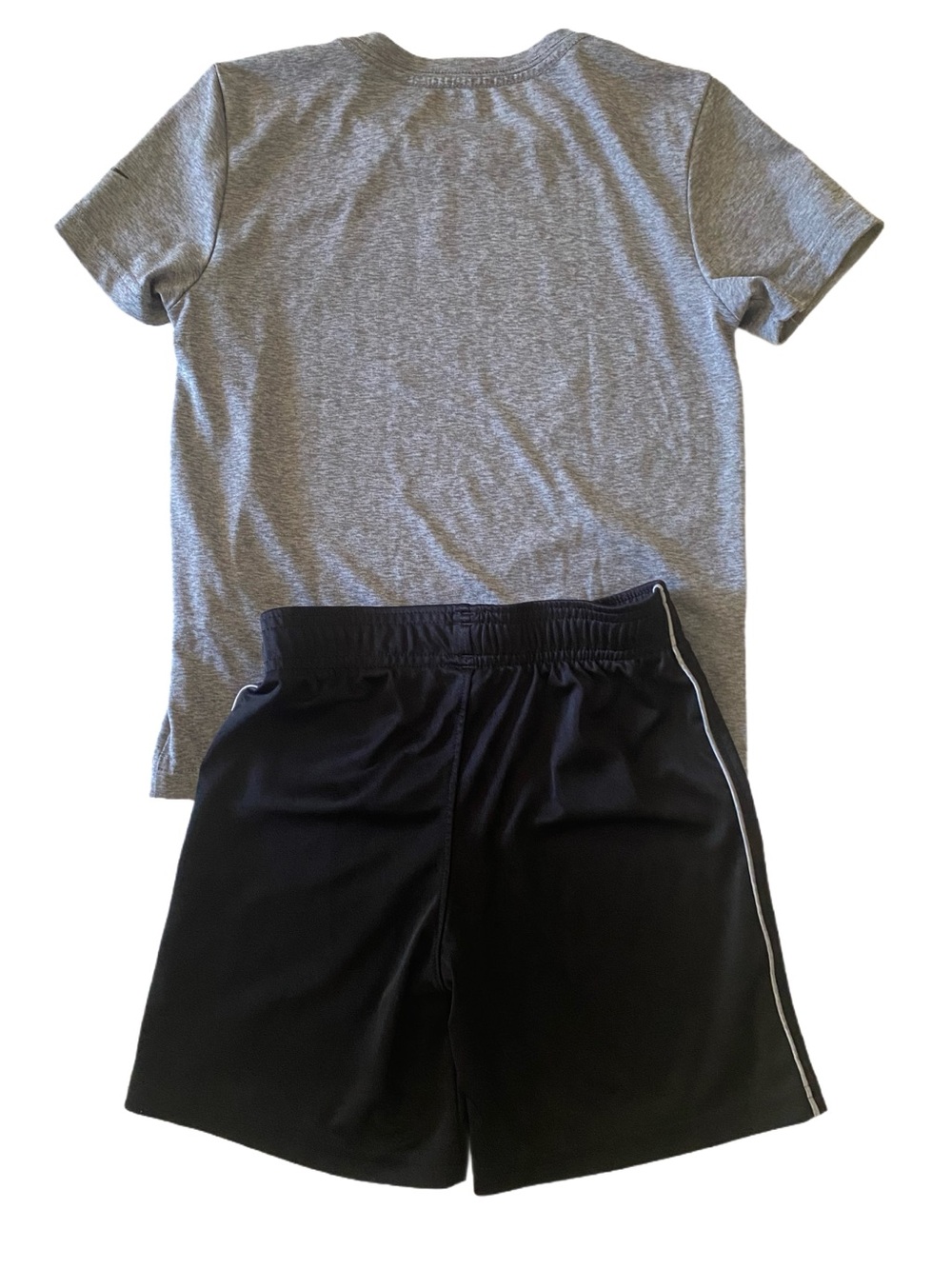 Kids Athletic Graphic Tee And Black Shorts Boys Size 5 - Picture 2 of 5